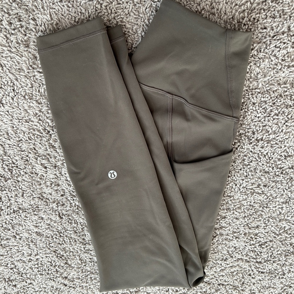 Lululemon Wunder Train with pockets